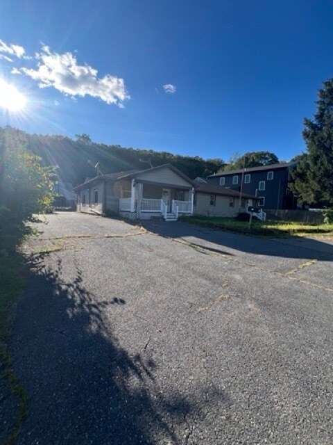 161 Lake Ave N, Worcester, MA 01605