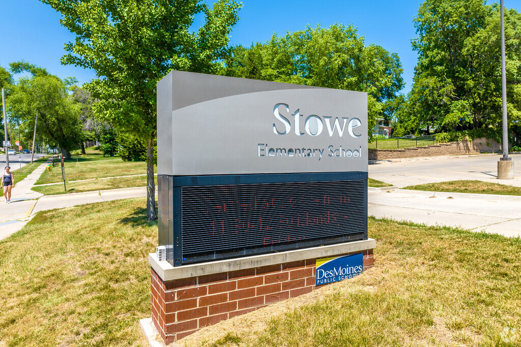 Grayson students in grades K-5 attend the well-loved Stowe Elementary.