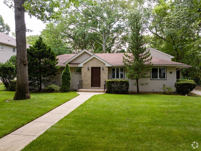Ranch style homes are a popular housing type in Lakewood.