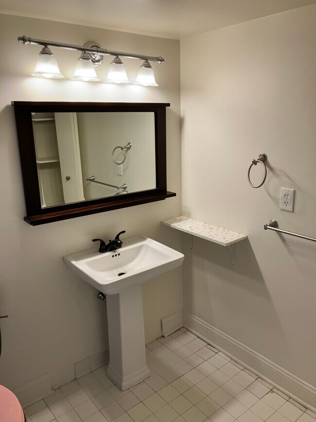 Elmont Condominium unit 208, Baltimore, MD 21215 - photo 7