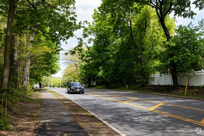 Horace Harding Boulevard connects Lake Success to nearby Great Neck and Queens.
