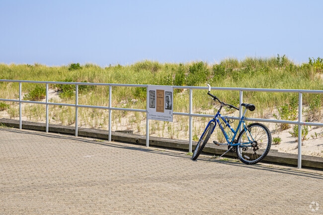 East Howell residents are a short drive from the boardwalk in Asbury Park or Belmar.