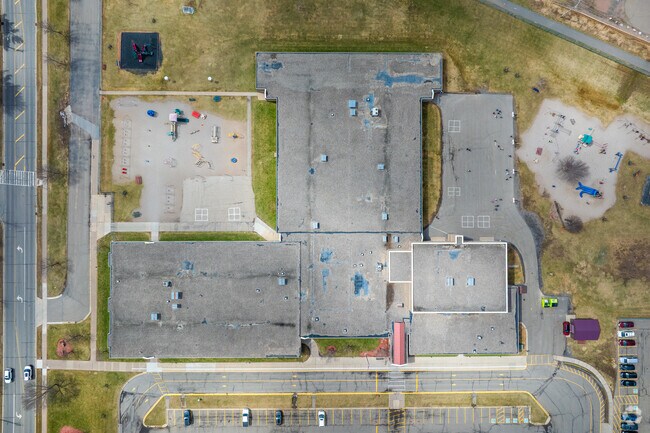 Grant Elementary School is a highly rated public school in Marshfield with a Niche score of A-.