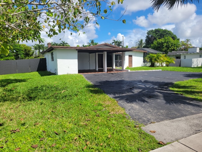 10605 SW 112th St, Miami, FL 33176 - photo 2