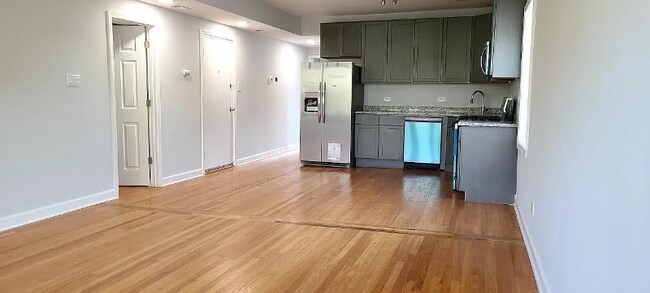 619 E Groveland Park unit 2, Chicago, IL 60616 - photo 4