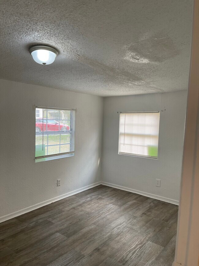 8722 N Brooks St, Tampa, FL 33604 - photo 4