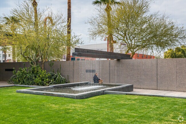 Alvarado Historic District locals can relax in the Phoenix Art Museum's contemporary setting.