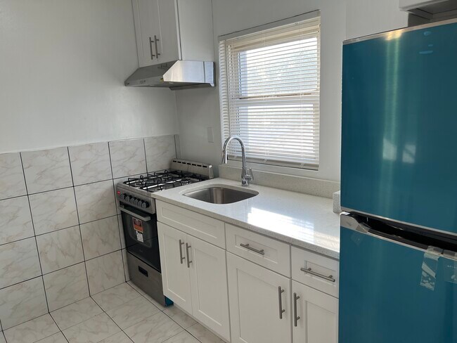 13511 62nd Rd unit 2nd floor, Flushing, NY 11367 - photo 6