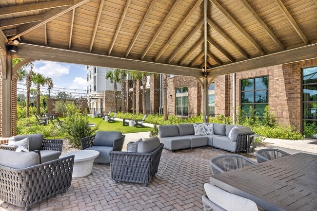 EmmaJames, Savannah, GA 31421 - photo 3