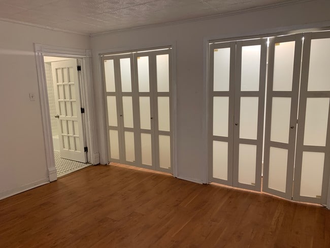 Large Bedroom with 2 Big Closets