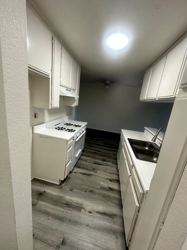 7040 Haskell Ave, Van Nuys, CA 91406 - photo 4