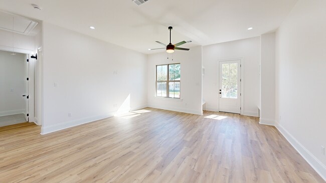 2204 Congressman Hebert Dr, Chalmette, LA 70043 - photo 3