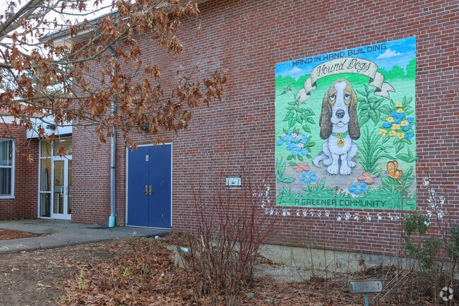 J Turner Hood is located in North Reading, MA.