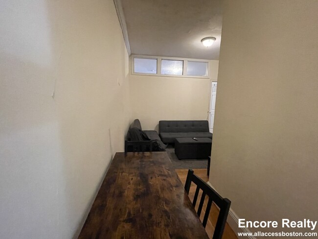 19 Thatcher St unit 64-2, Brookline, MA 02446 - photo 5