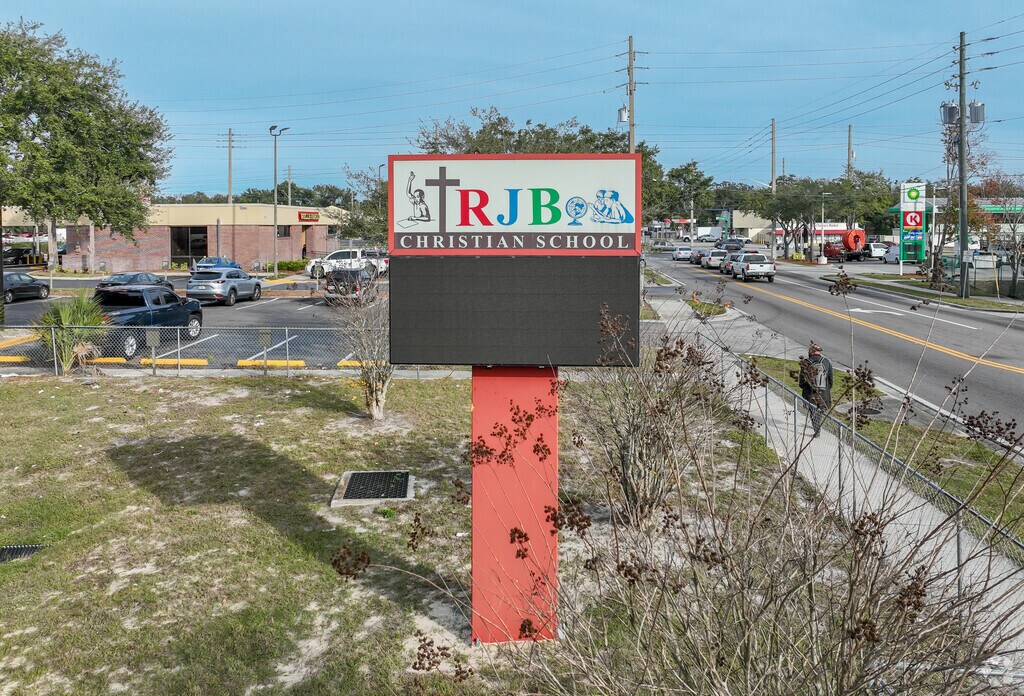 Rjb Christian School is located at 6308 W Colonial Dr, Orlando, FL.