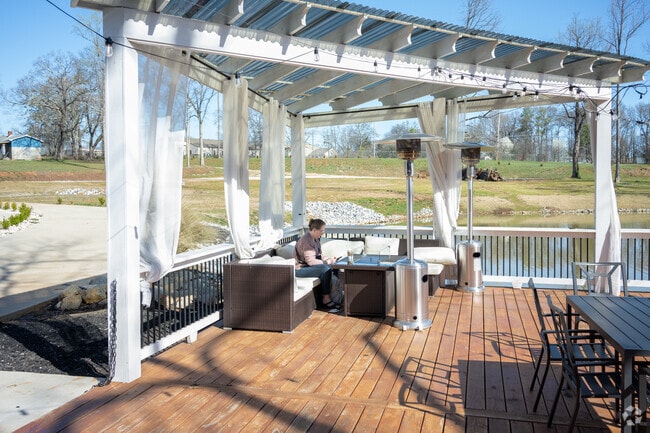Coffee shops with large outdoor gazebos can be found right outside of Saxon, SC.