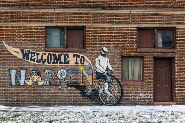 Welcome to Warren creatively painted on the side of a brick building by artist J. Maiusky.