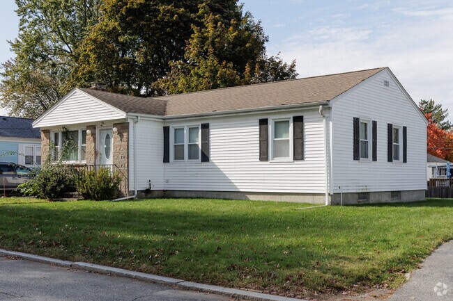 Its not all New England, ranch style homes can also be found in Wanskuck, RI.