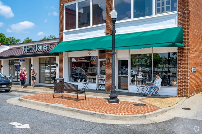 Small bustling main street in Appomattox has a bookshop, two restaurants and an antique shop.