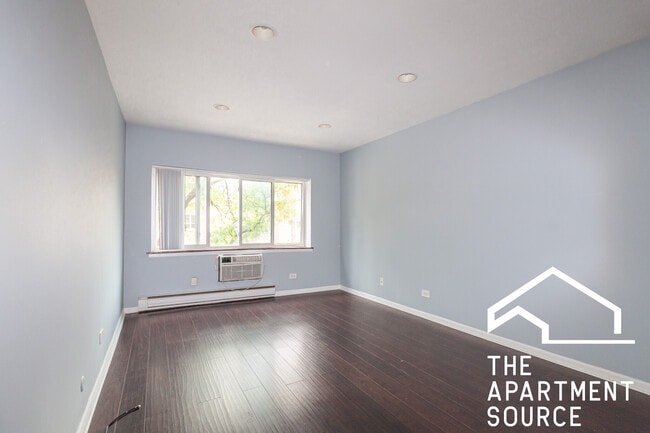 3825 N Pine Grove Ave unit 309, Chicago, IL 60613 - photo 2