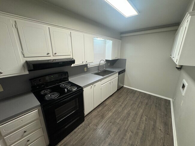 2103 49th St unit D, Lubbock, TX 79412 - photo 4