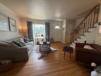 2065 E Maple Rd Unit 2065, Birmingham, MI 48009