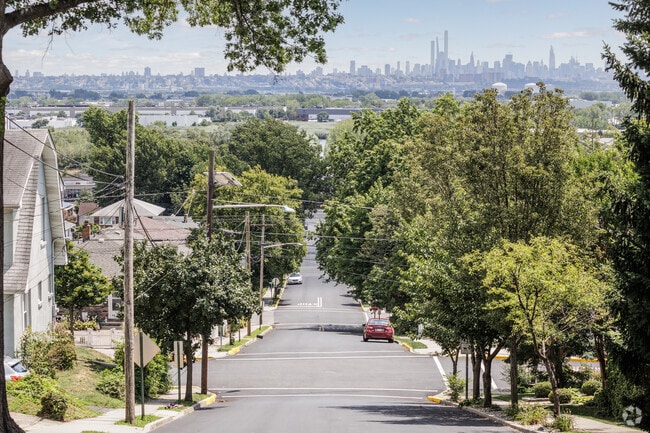 Many street in Carlstadt, NJ offer stunning views of New York City.