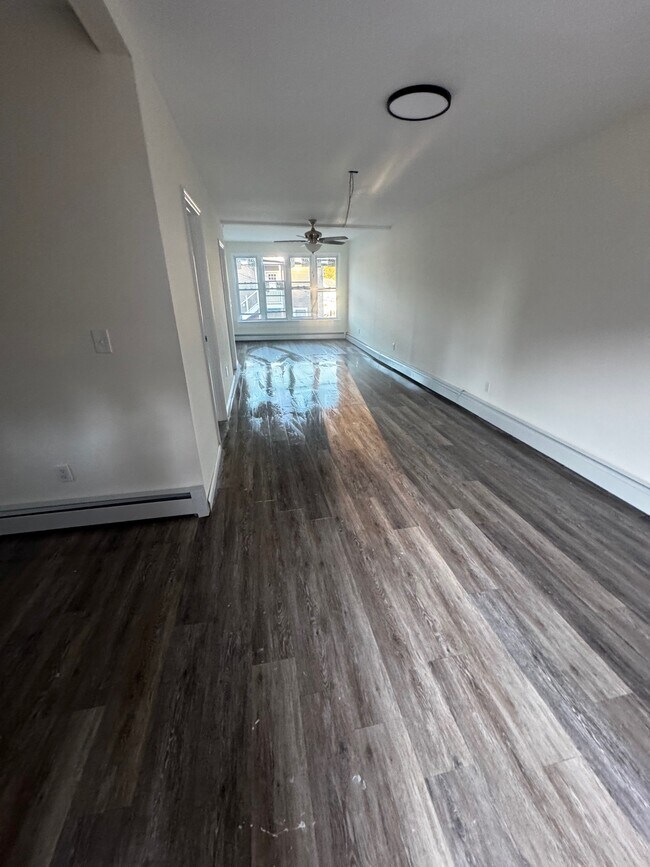 23 Old Lake Rd unit Apartment 4, Dallas, PA 18612 - photo 5