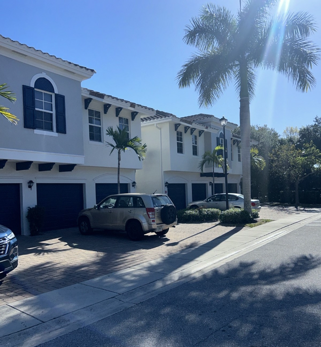 2257 Shimmery Ln, Lantana, FL 33462