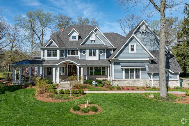 Home prices in Green Acres generally range from $1 to $3 million.