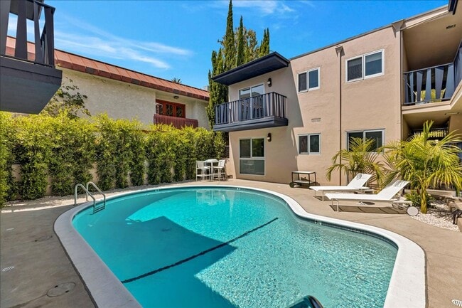 Stay Lola, Beverly Hills, CA 90211 - photo 6