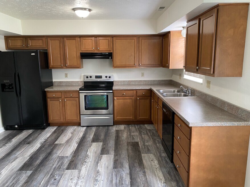 104 Hidden Cove unit 106, Scott Depot, WV 25560 - photo 1