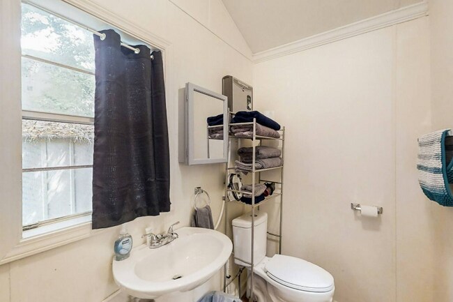 2306 Escambia Dr unit 2306 Escambia C, Tallahassee, FL 32304 - photo 5