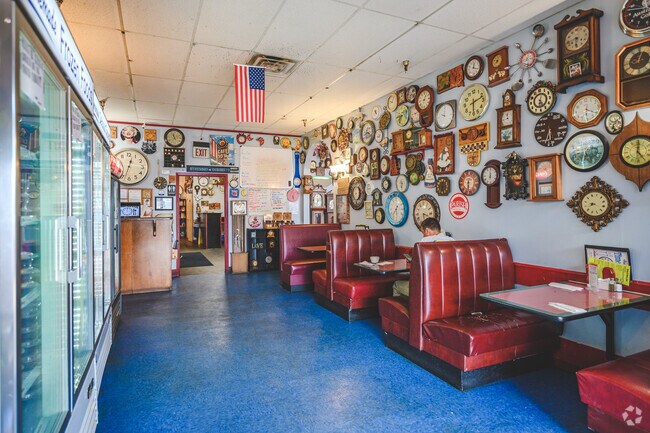 Time To Eat Café is a local favorite for home cooked meals close to Muddy Creek.