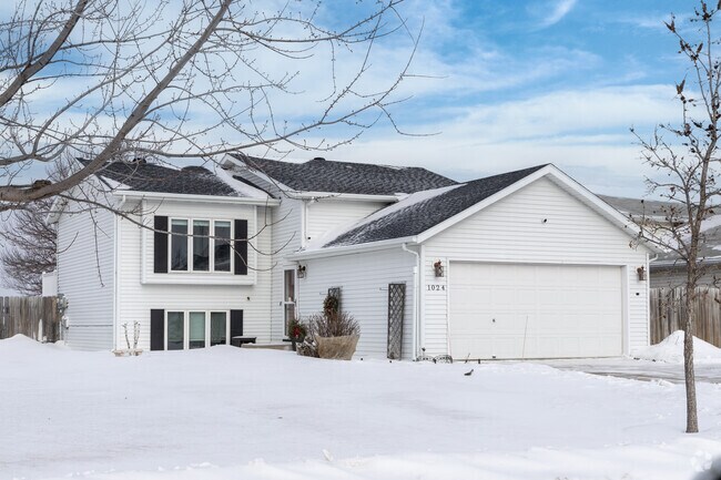 Sheyenne Park is also home to split-level homes with spacious front yards.