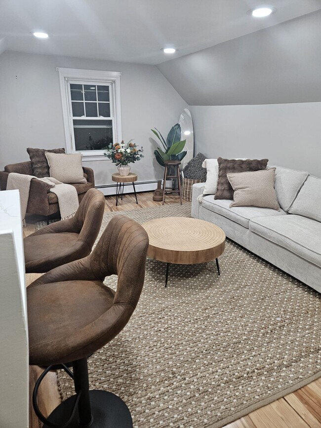 115 N Hull St unit 2nd floor, East Providence, RI 02914 - photo 2