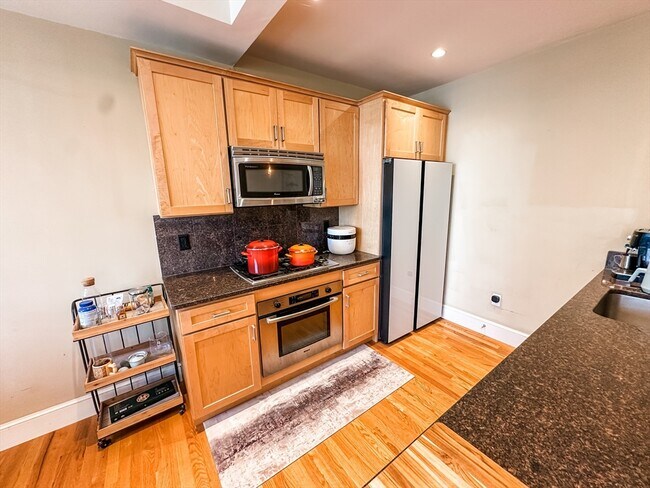 15 York Place unit 5, Cambridge, MA 02141 - photo 5