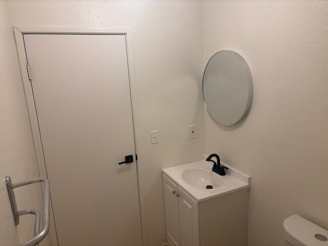 1909 Gregory St unit Beautiful Apartment, Las Vegas, NV 89106 - photo 4