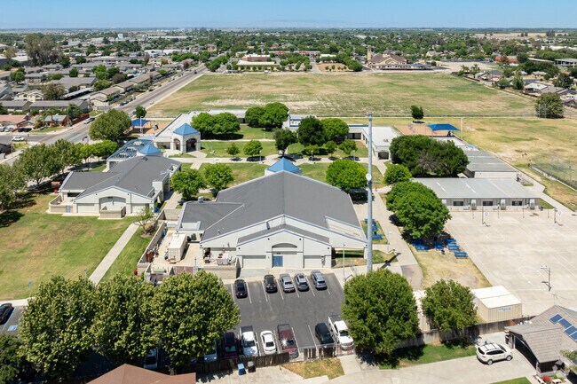 Cinnamon Elementary School offers several sport activities for Lemoore students to enjoy.