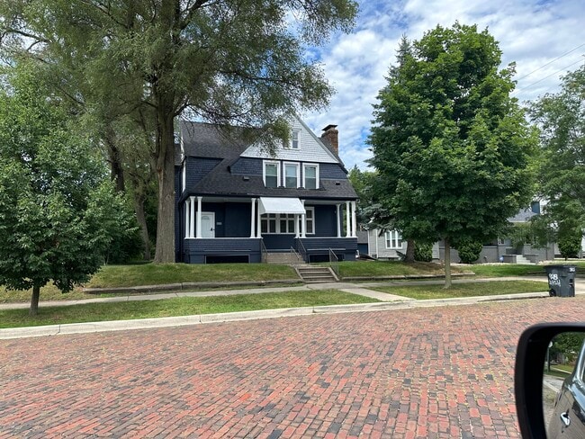 1003 E Washington St, South Bend, IN 46617 - photo 3