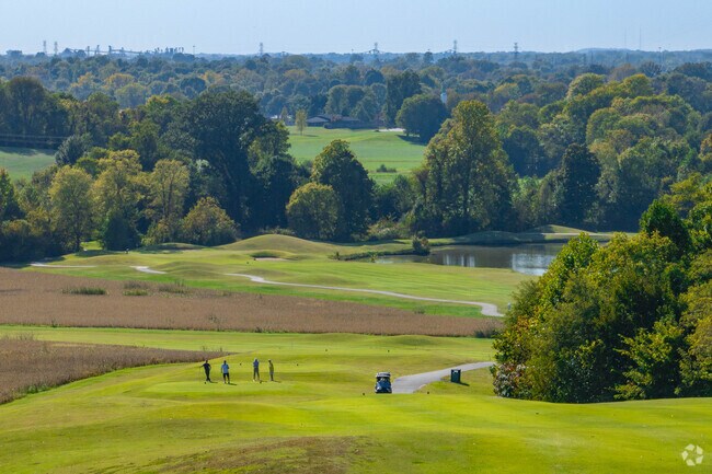 The Pearl Club is a 18-hole golf course located in Maceo.