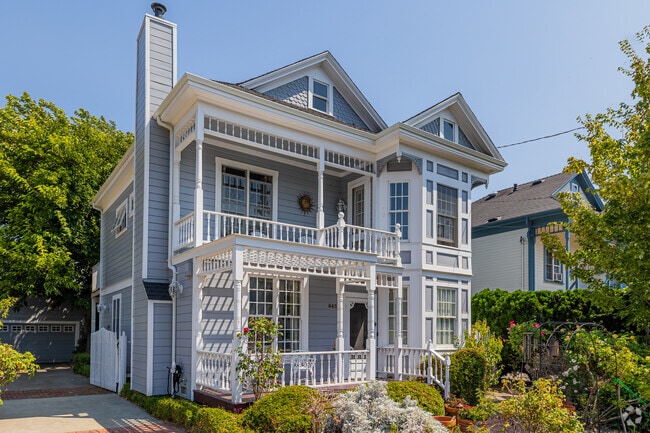 Old Victorian homes can be found towards Old Town Pinole's center square.