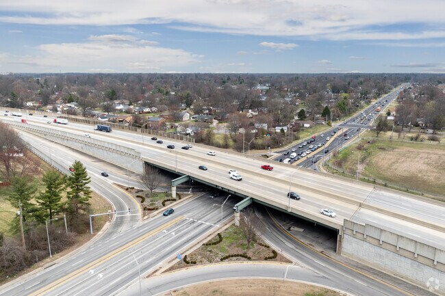 Graymoor-Devondale is located within a half mile of major interstate access.