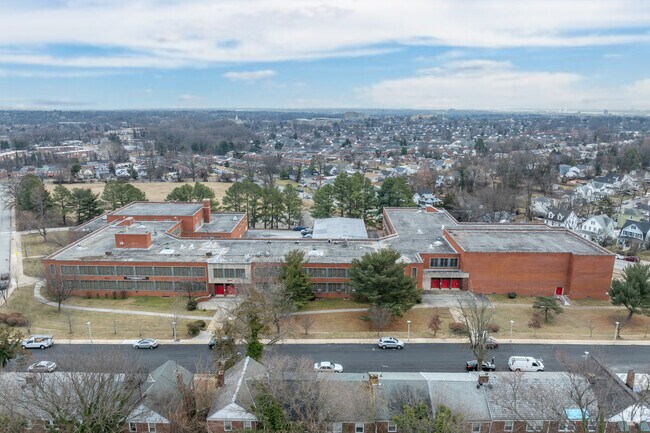 Medfield Heights Elementary School has a B- rating from Niche.