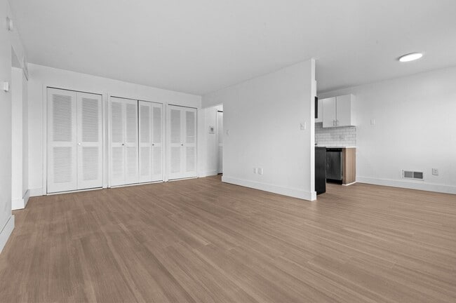 Bloomfield Square Apartments - Auburn Hills, MI, Auburn Hills, MI 48326 - photo 5