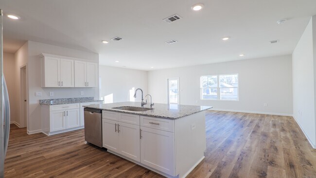 9 E Pecan St unit 36208772, Crawfordville, FL 32327 - photo 2