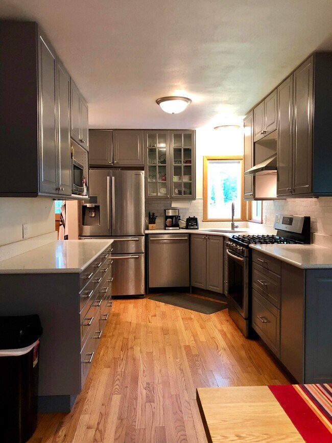 3240 Scott Ave N, Golden Valley, MN 55422
