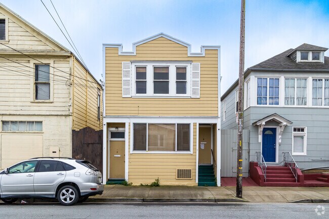 The occasional freestanding cottage can be found in Ingleside.