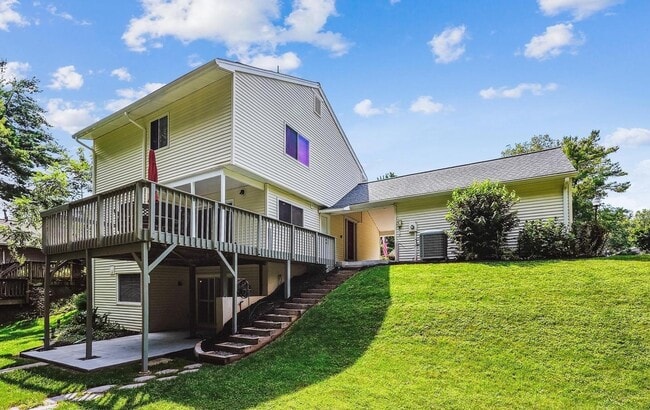 276 W Meadowland Ln, Sterling, VA 20164 - photo 7