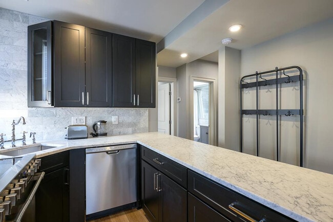 2100 Newport Place NW unit ID679P, Washington, DC 20037 - photo 7